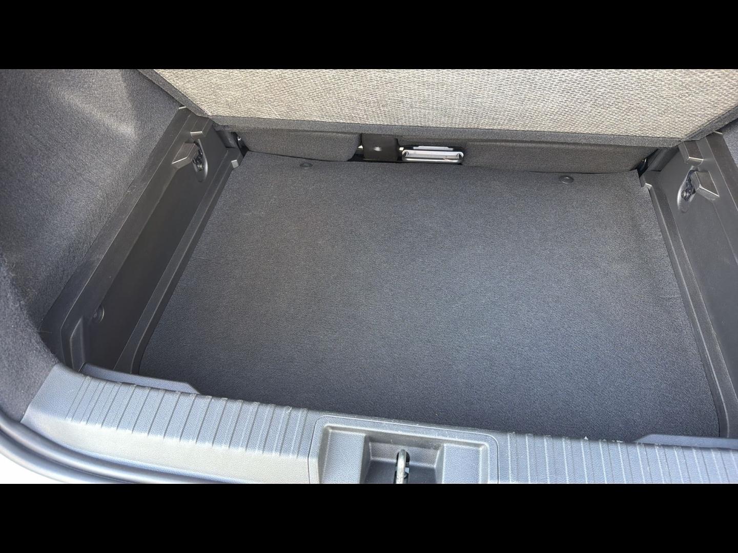 RENAULT Captur 1.3 TCe 140ch FAP Intens EDC -21 - Photo 9