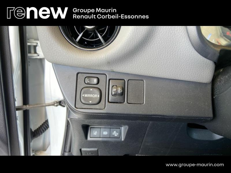 TOYOTA Yaris d’occasion à vendre à CORBEIL-ESSONNES chez GRAND GARAGE FERAY SAE (Photo 12)