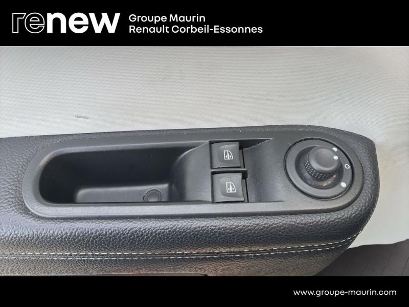 RENAULT Twingo d’occasion à vendre à CORBEIL-ESSONNES chez GRAND GARAGE FERAY SAE (Photo 19)